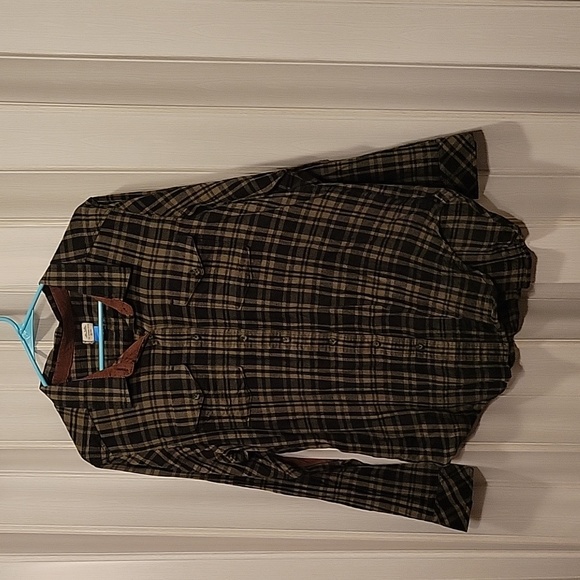 Kavu Tops - Women's Kavu plaid shirt